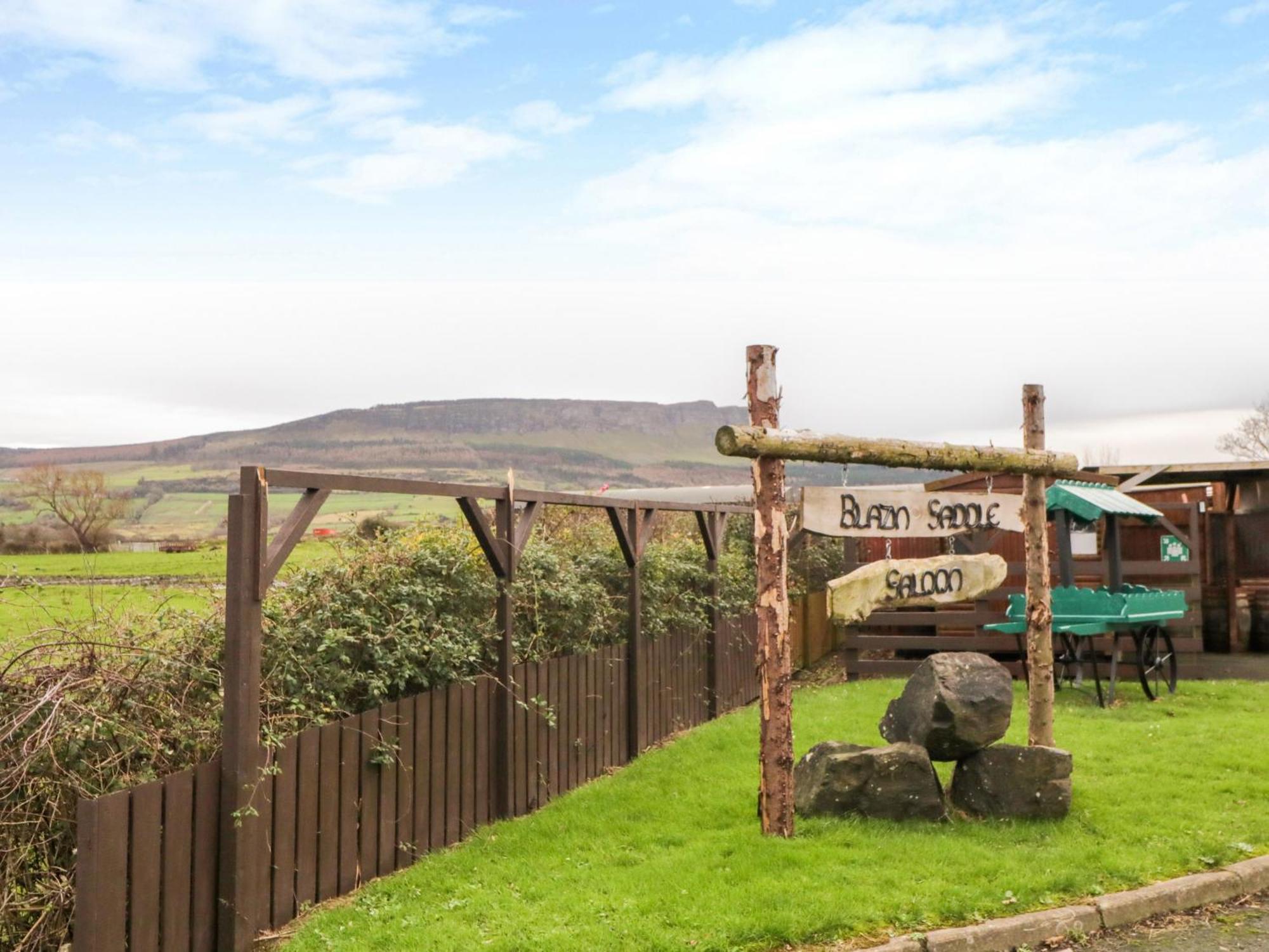 Apache Falls Lodge Limavady Esterno foto
